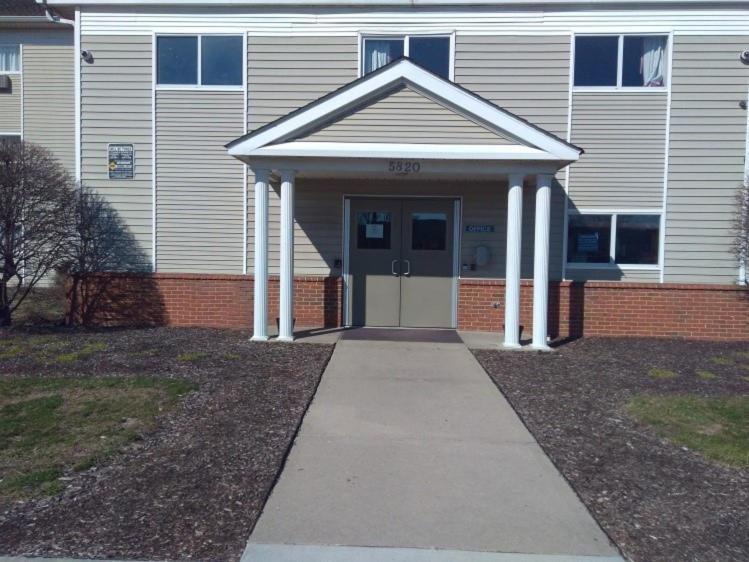 Intown Suites Extended Stay Indianapolis In - Traders Point 外观 照片